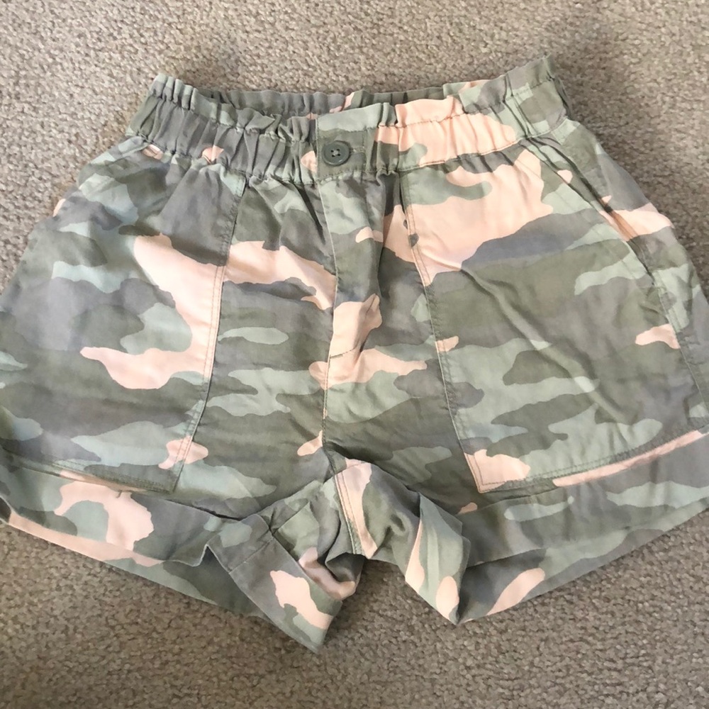 Aerie camo shorts